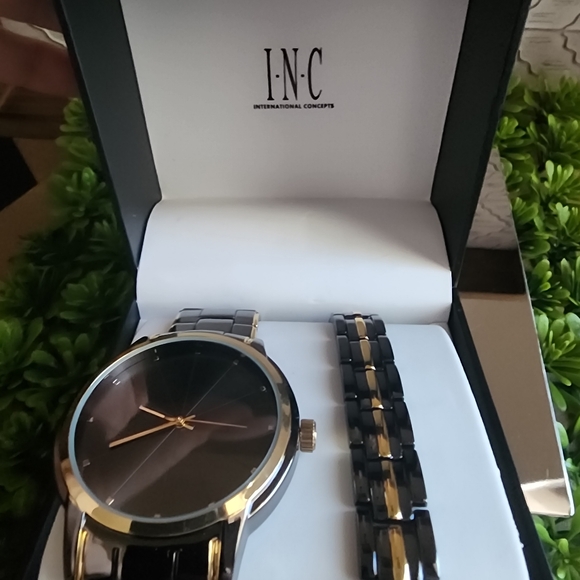 NWT INC Watch and Bracelet Set Black and Gold Toned - Picture 5 of 6